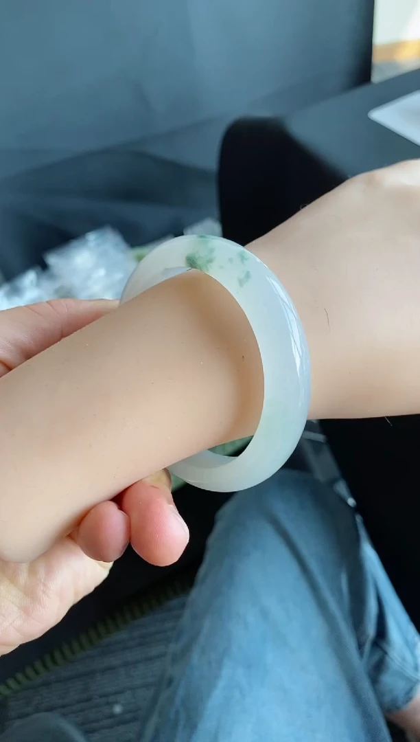 【闪购商品】翡翠手镯未镶嵌61号55.2*12.4*8.5正圈