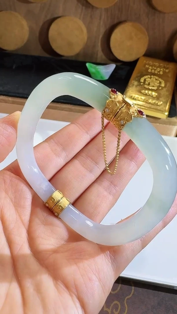 18K金镶嵌手镯翡翠手镯