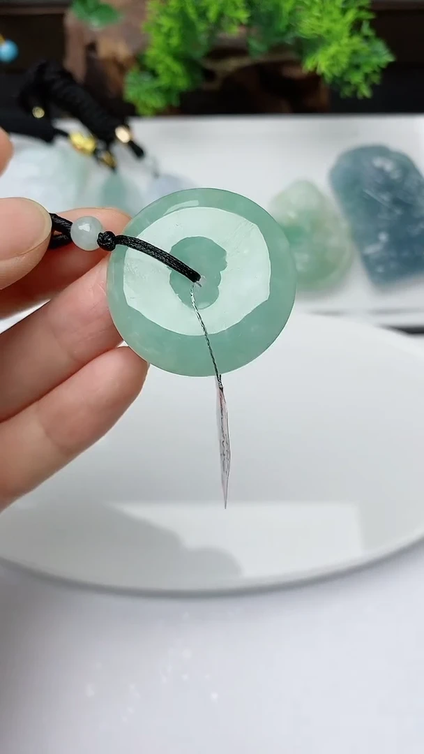 【闪购商品】翡翠颈饰未镶嵌