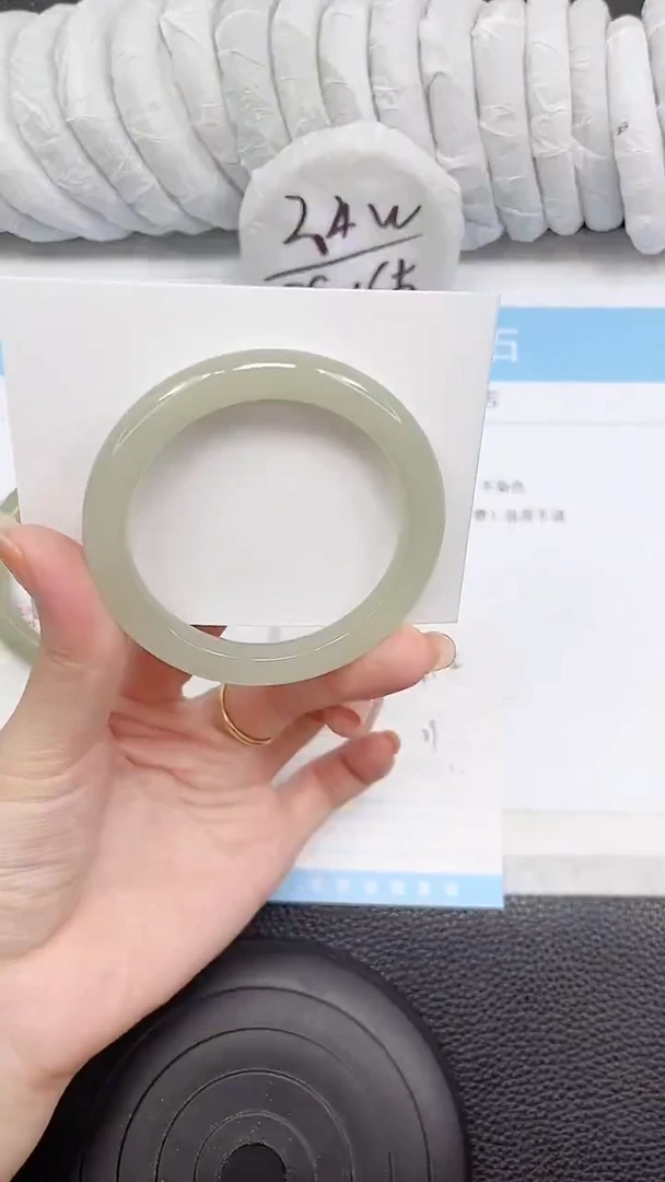 未镶嵌手镯石英质玉241-54