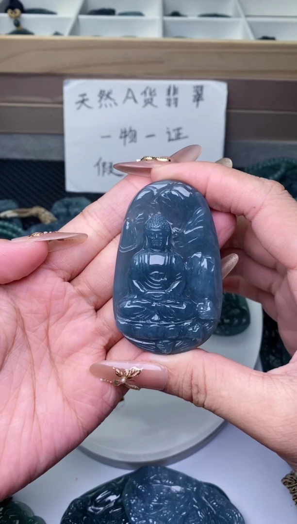 颈饰未镶嵌翡翠