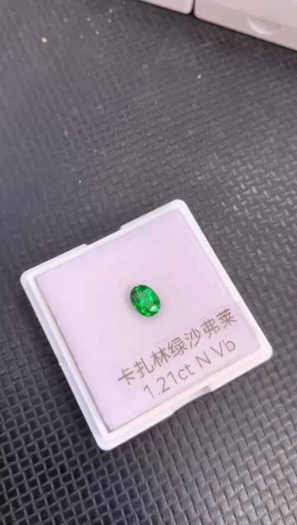 未镶嵌裸石石榴石（沙弗莱）天然沙弗莱