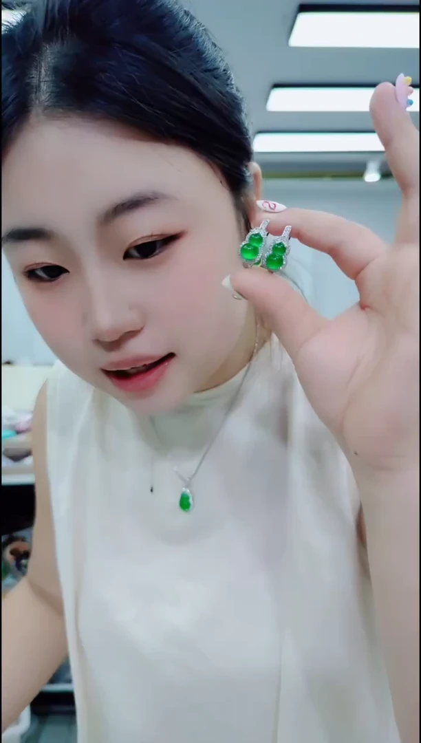 翡翠未镶嵌颈饰1804绿葫芦耳扣