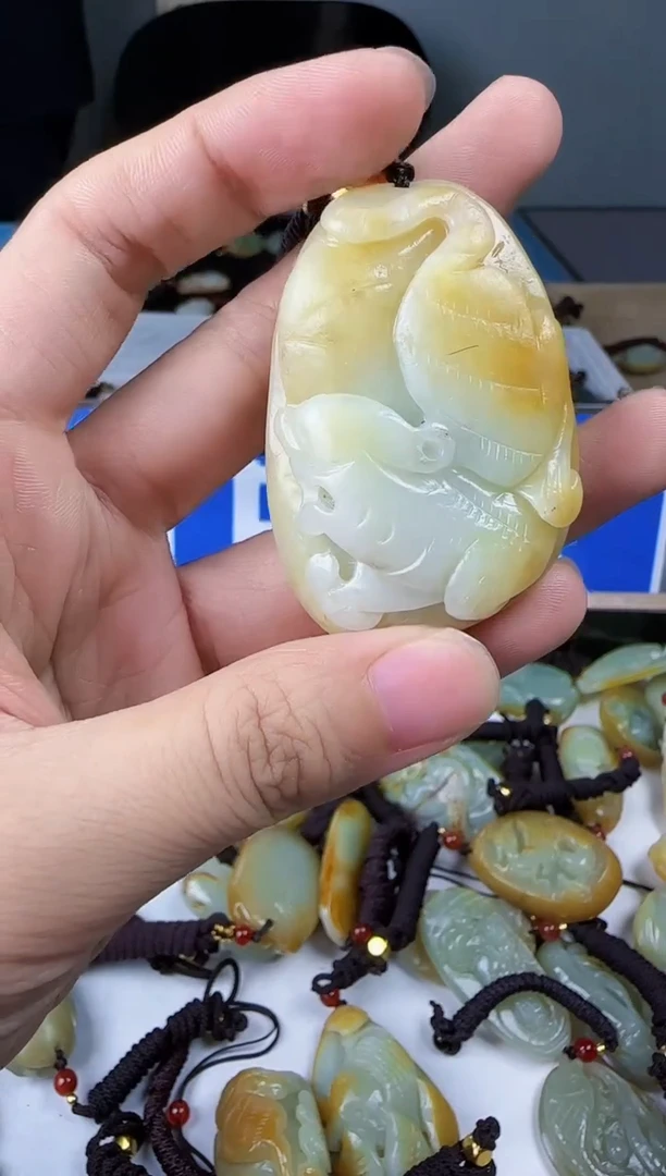 和田玉未镶嵌颈饰1
