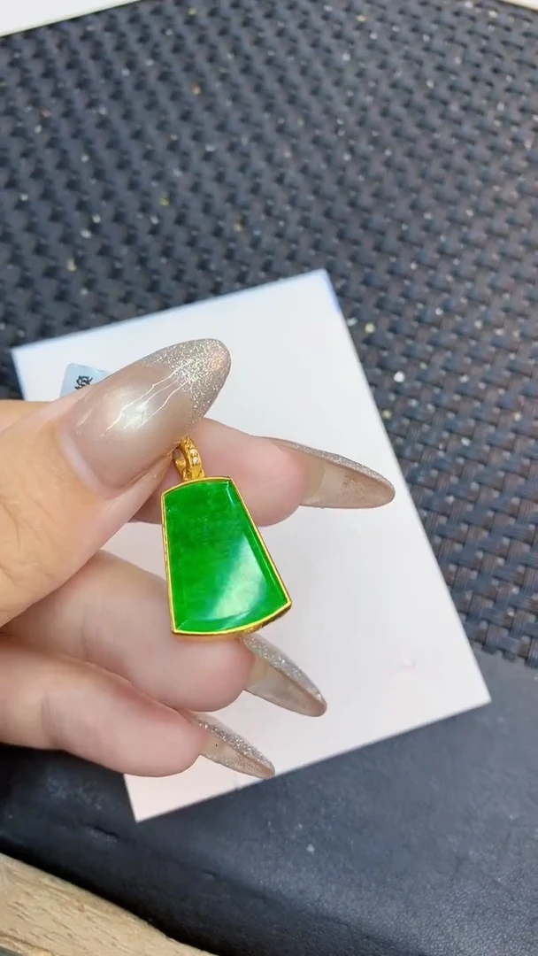 颈饰未镶嵌翡翠1