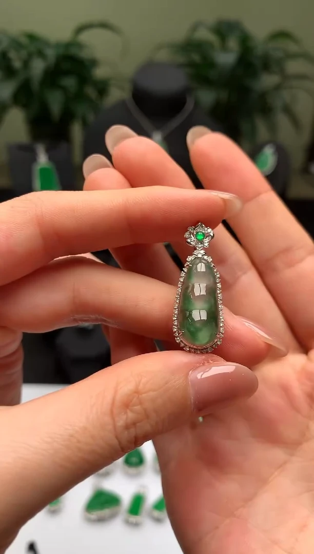 翡翠18K金镶嵌吊坠(不含链)福豆