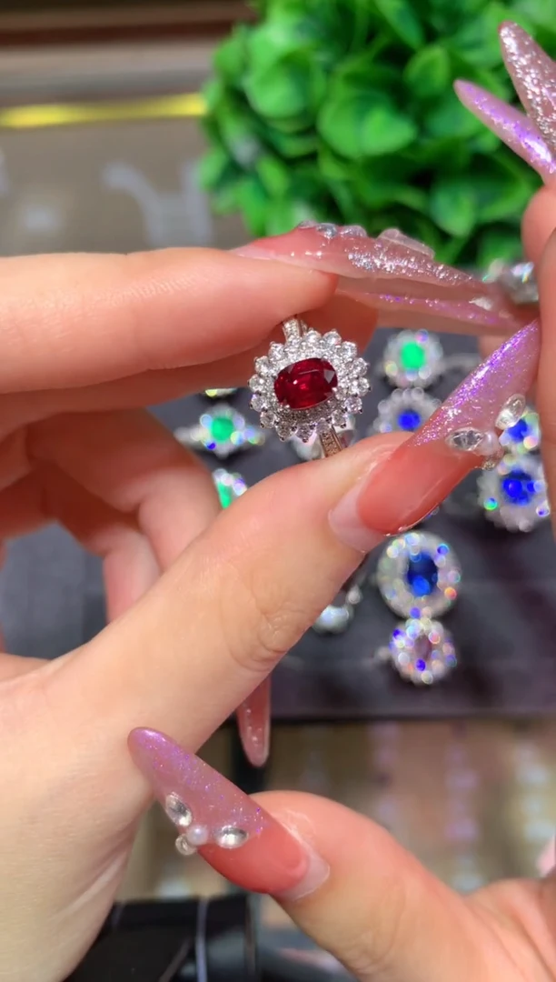 18K金镶嵌戒指红宝石1.02CT