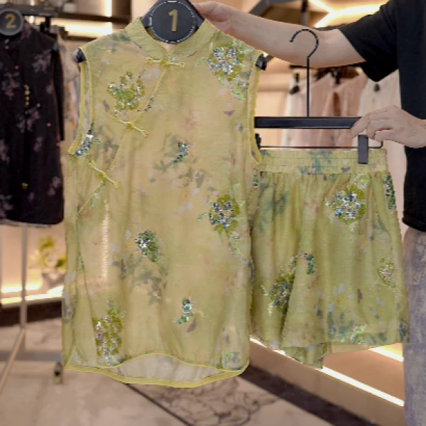 “杏黄一梦” 新中式国风无袖旗袍式上衣高腰短裤设计套装