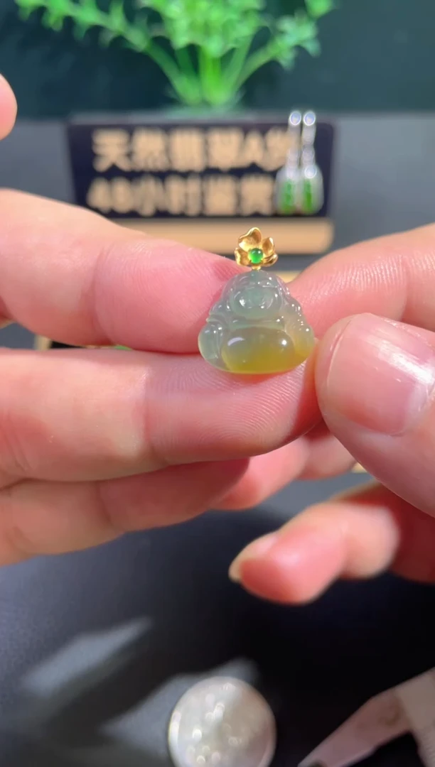 颈饰18K金镶嵌翡翠翡翠