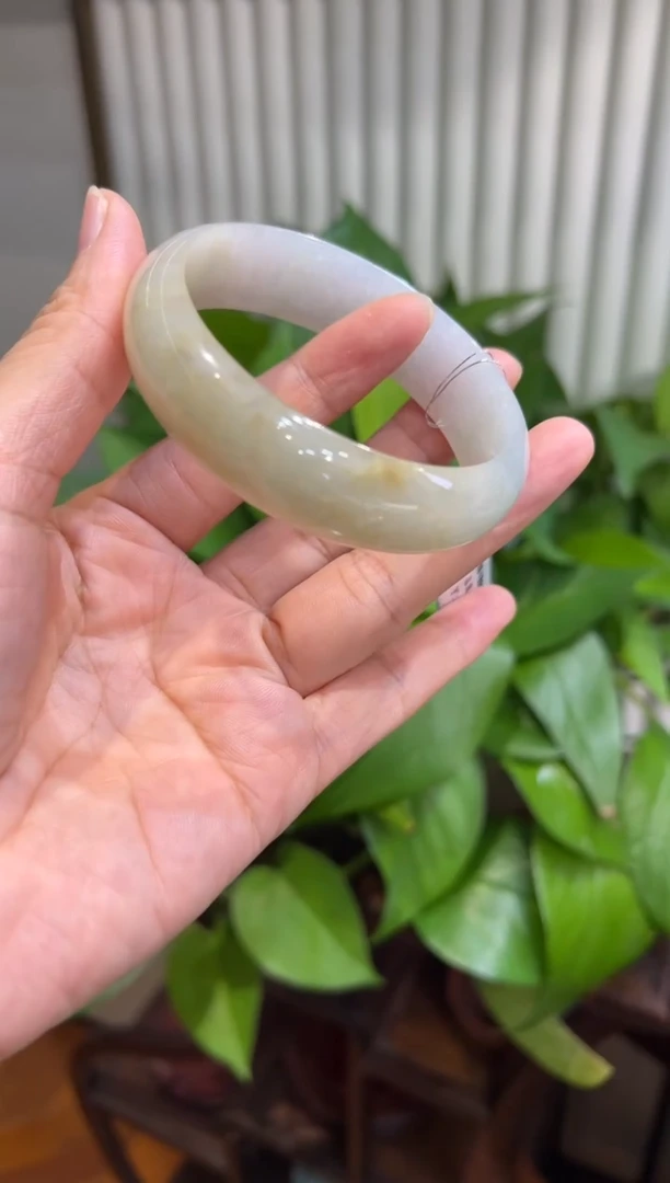 翡翠手镯未镶嵌手镯