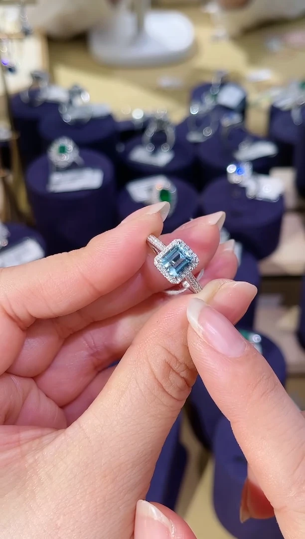 【闪购商品】海蓝宝石戒圈18K金镶嵌海蓝宝戒指