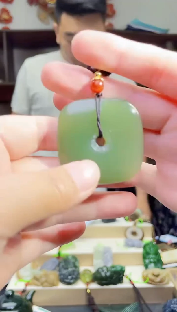 和田玉未镶嵌颈饰1