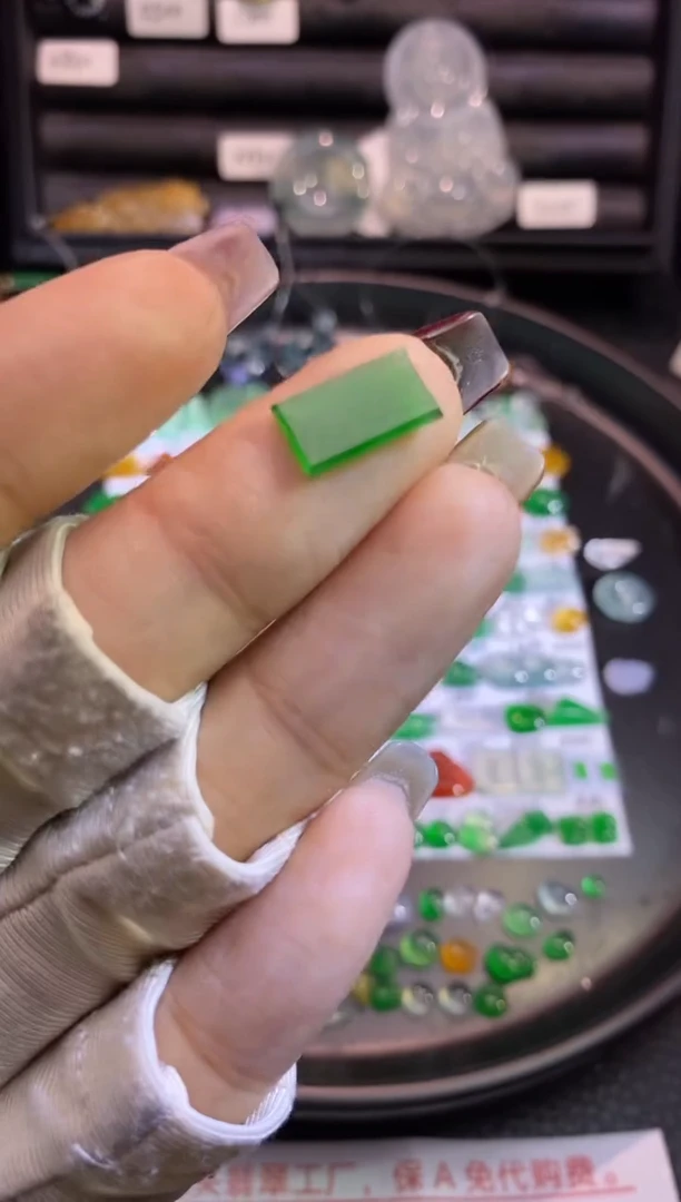 翡翠挂件未镶嵌牌