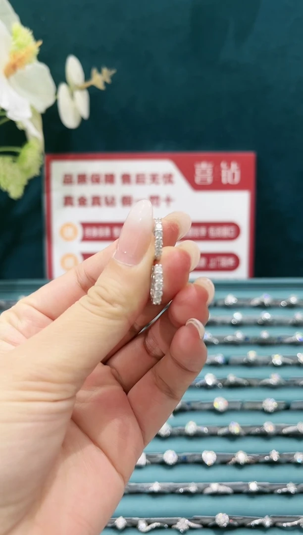 耳饰18K金镶嵌钻石50分/一对