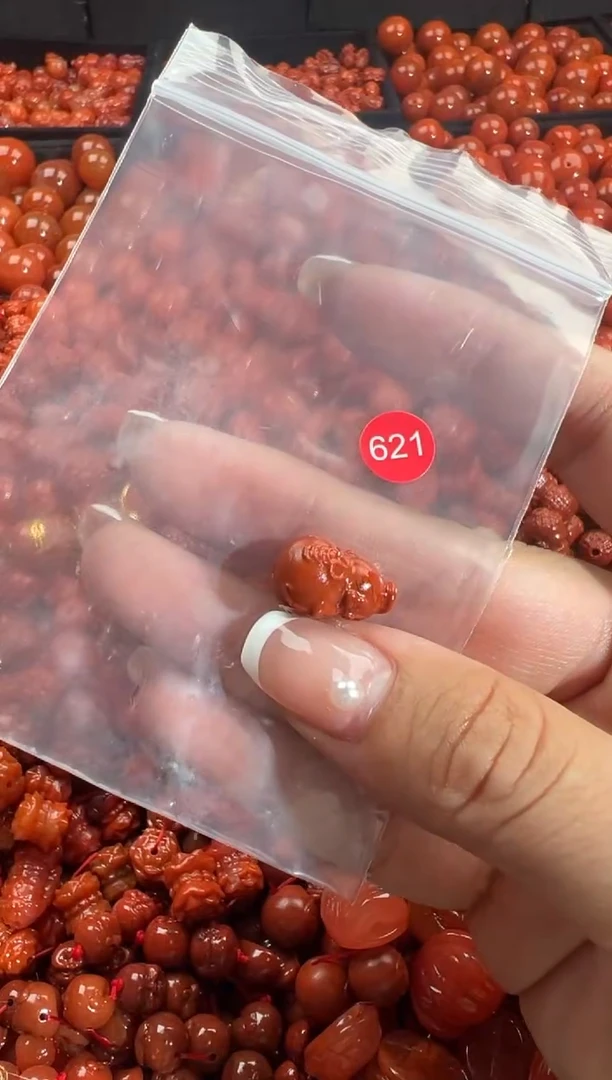 颈饰未镶嵌南红玛瑙1