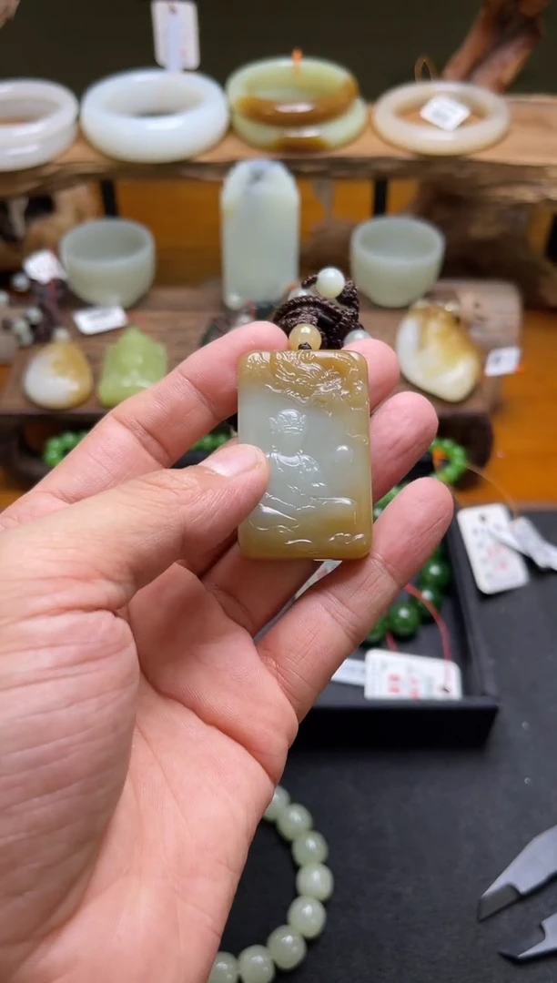 和田玉未镶嵌吊坠(不含链)且末金山糖白 观音牌822495