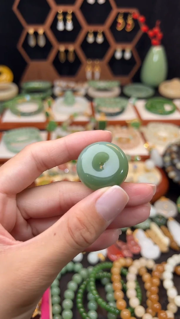 和田玉未镶嵌挂件精品