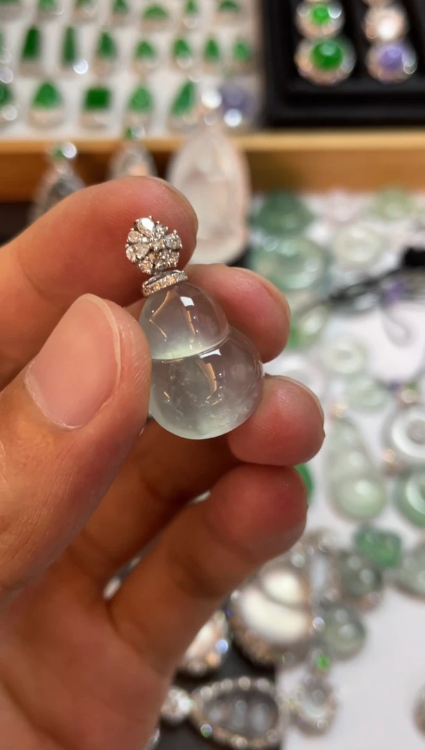 翡翠18K金镶嵌吊坠(不含链)葫芦