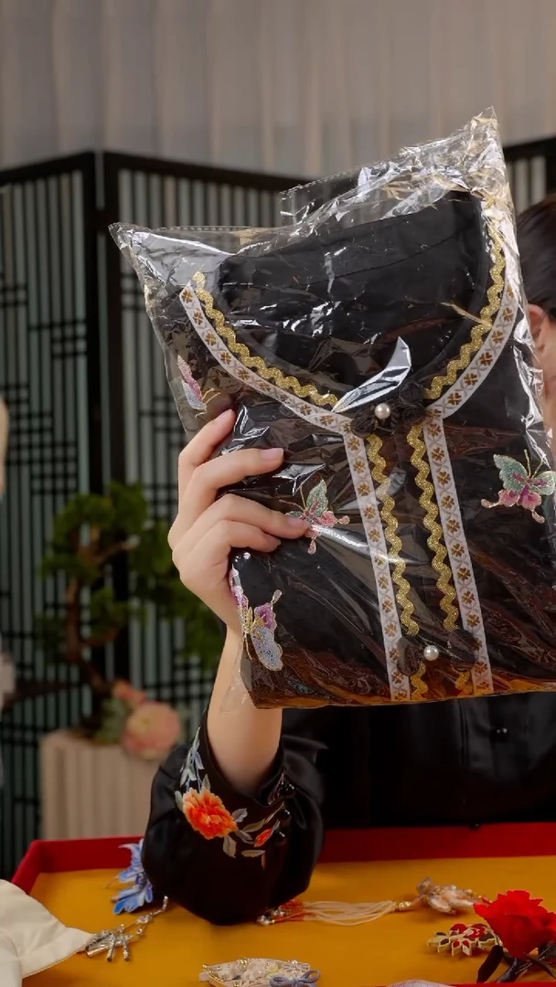 刺绣人**崽均码马甲