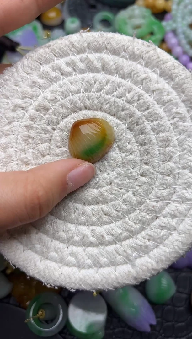 颈饰未镶嵌翡翠缅甸翡翠吊坠