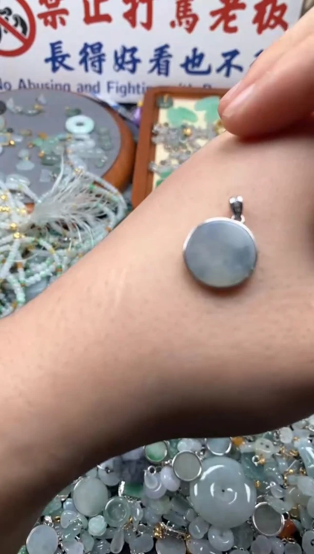 【闪购商品】翡翠颈饰未镶嵌哥哥