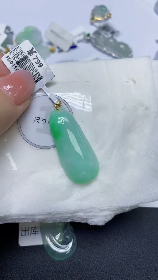颈饰18K金镶嵌翡翠天然缅甸翡翠A货多样性发一件