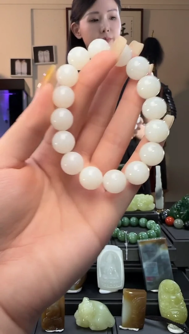 颈饰未镶嵌和田玉白玉圆珠手串