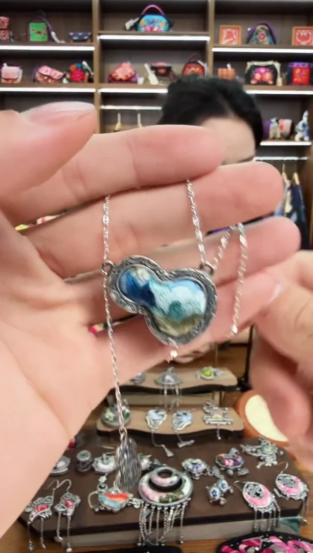 【闪购商品】织绣46蒙阿苏苗绣传承