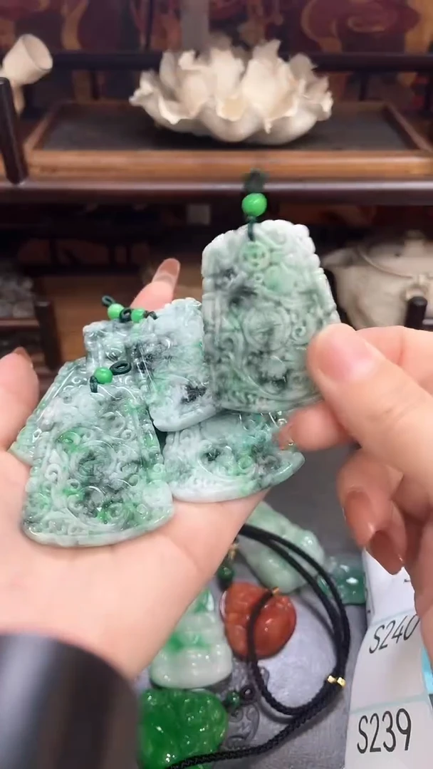 吊坠(赠链)未镶嵌翡翠229