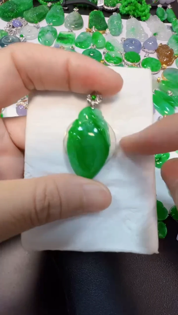 吊坠(不含链)18K金镶嵌翡翠4800