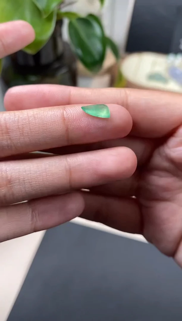 【闪购商品】翡翠颈饰未镶嵌翡翠冰晴裸石