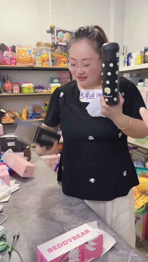 细长黑色小雏菊