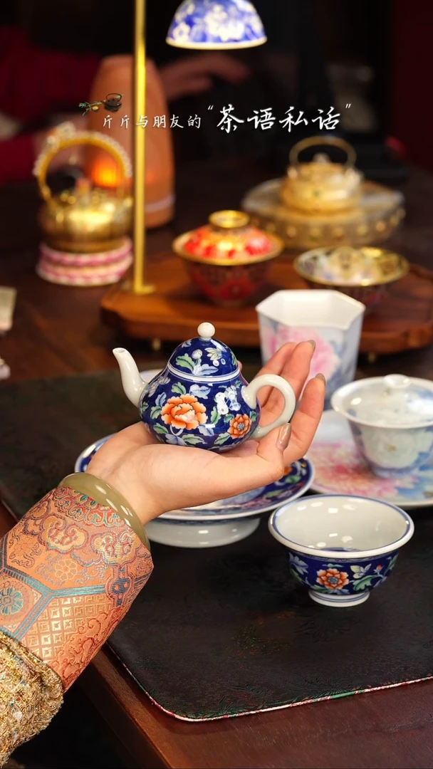 【闪购商品】卓君   斗彩   牡丹   小壶