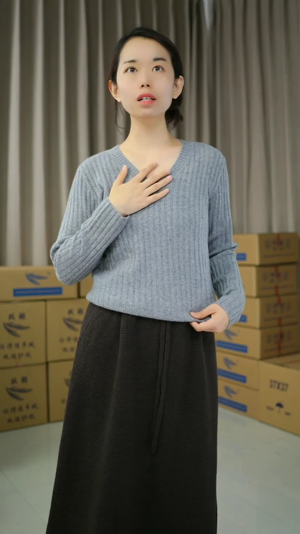 纯羊绒灰色打底衫
