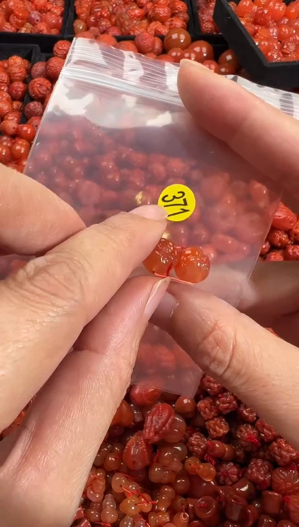 南红玛瑙未镶嵌颈饰1