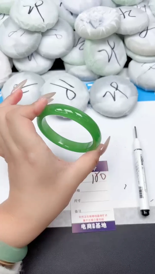 未镶嵌手镯石英质玉150-64.4