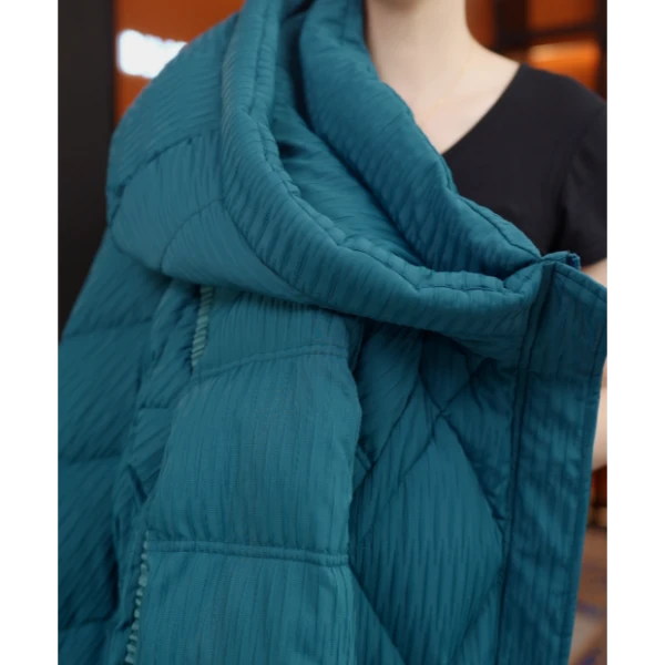 杭州正品羽绒服2025冬季提夫尼蓝压皱面料时尚保暖外套YRF5057