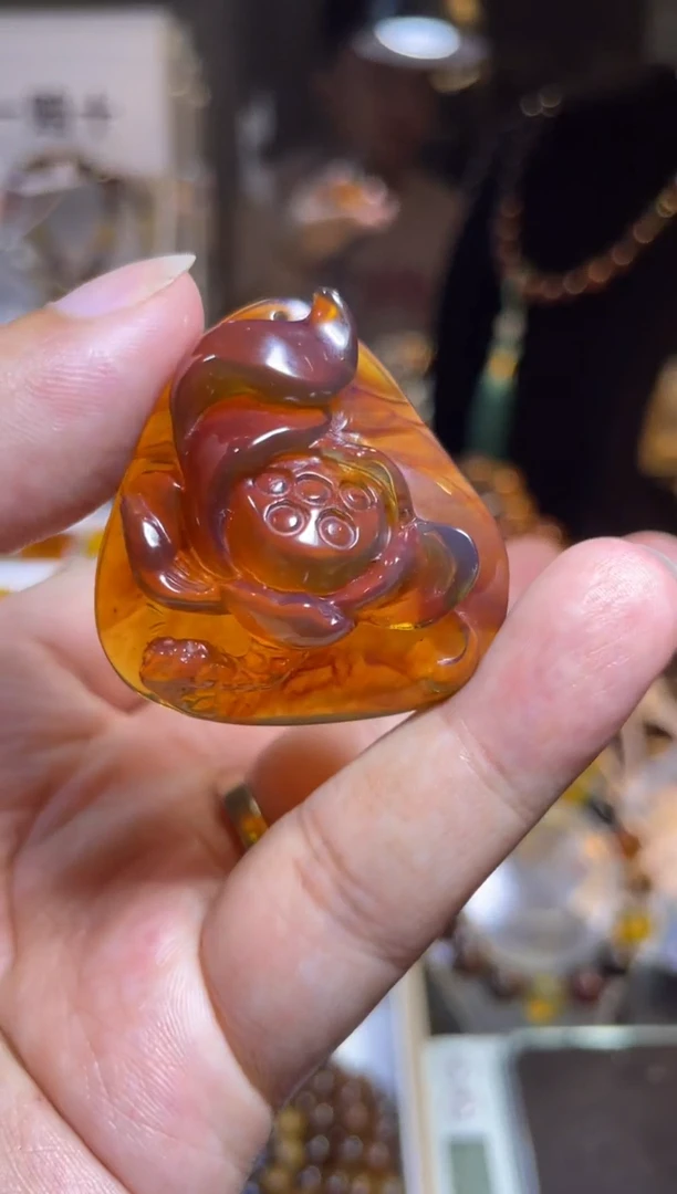 裸石琥珀未镶嵌莲花吊坠 棕珀 11克