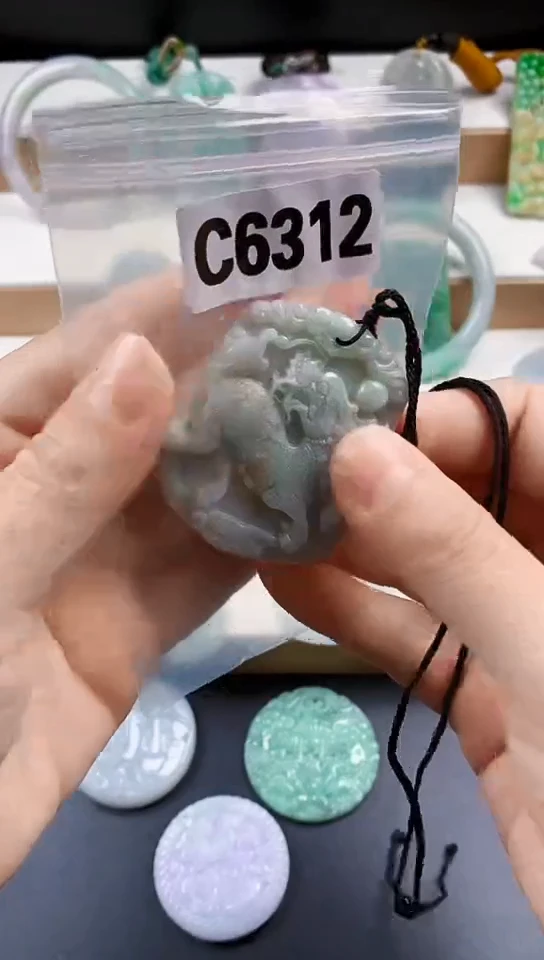 颈饰未镶嵌翡翠天然翡翠吊坠挂件