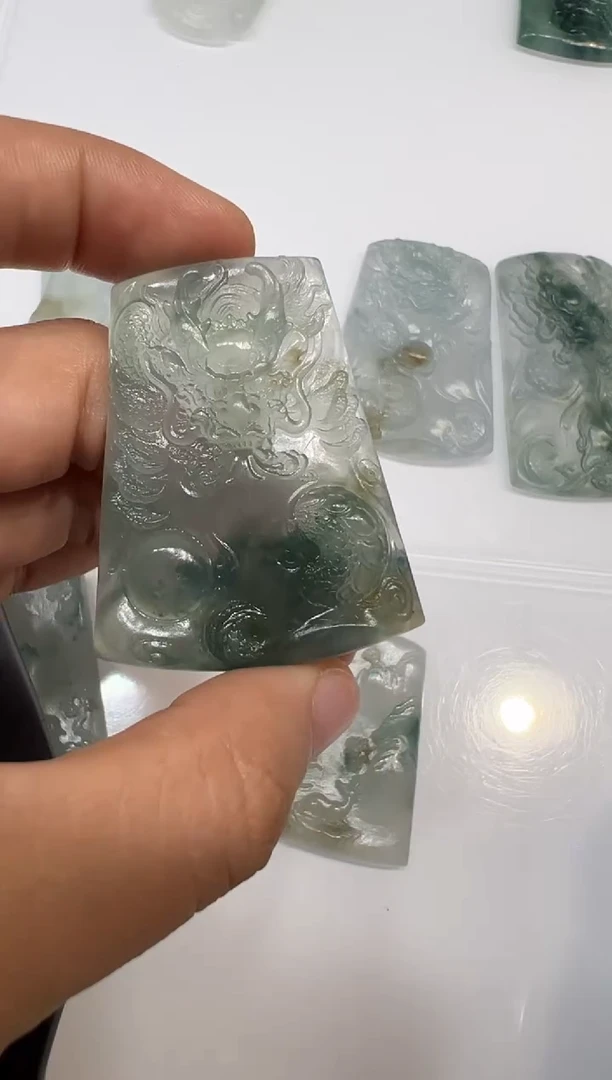 定制翡翠未镶嵌龙牌