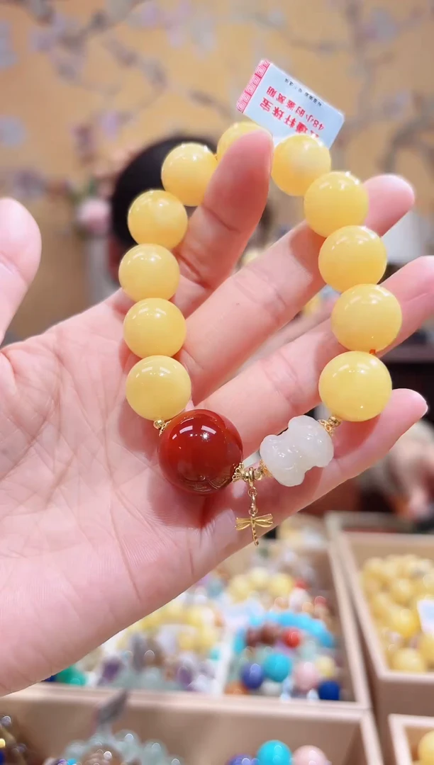 手链琥珀18K金镶嵌，蜜蜡白花蜡牛血红，设计款