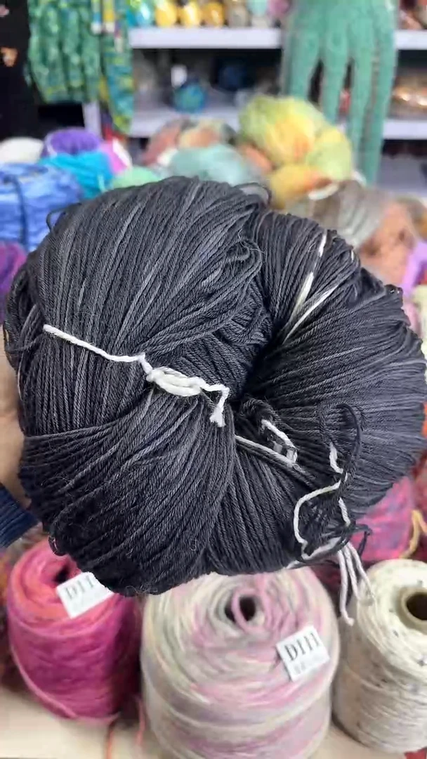 羊毛安*黑色渐变长段然0.66斤