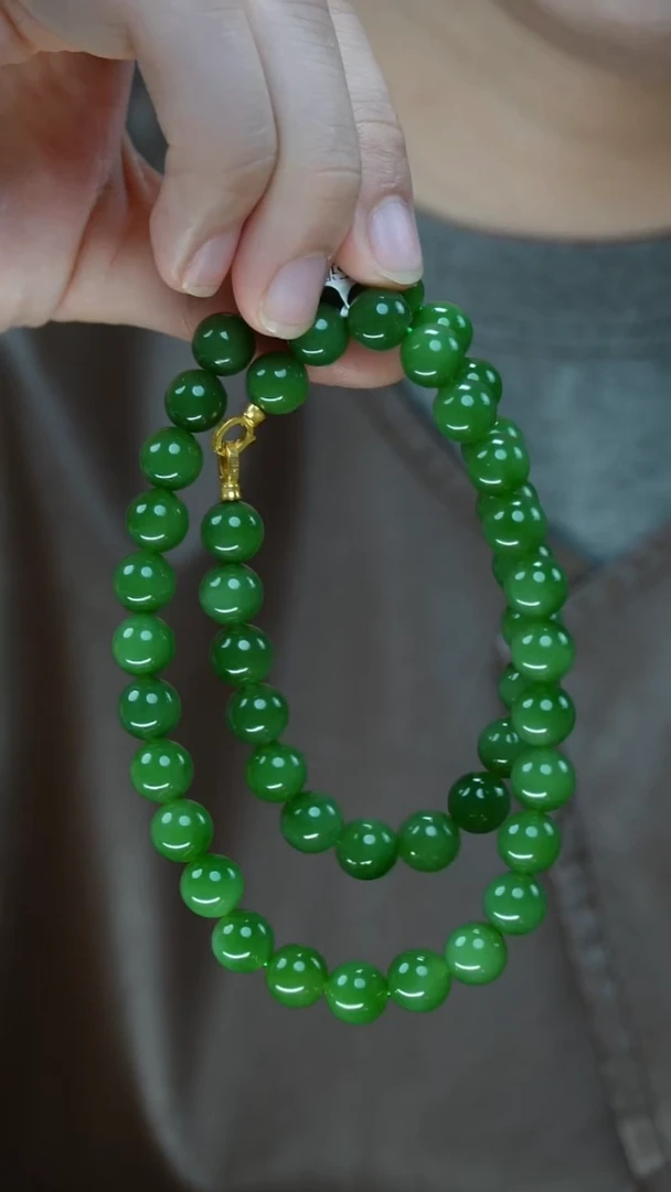 颈饰18K金镶嵌和田玉（碧玉）30