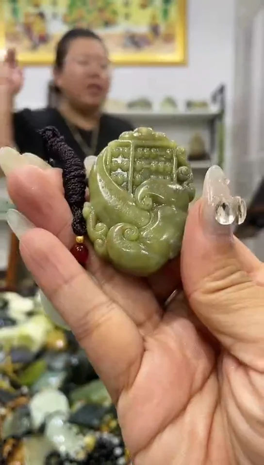 岫玉未镶嵌吊坠