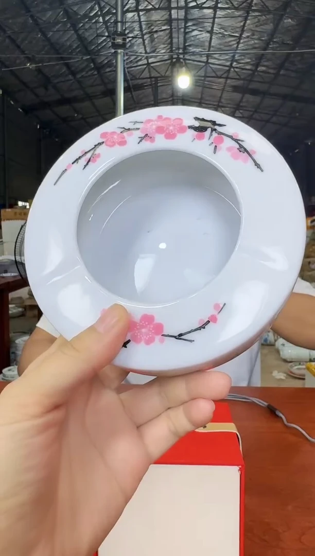 020函夏非遗釉下五彩黑枝红梅烟灰缸