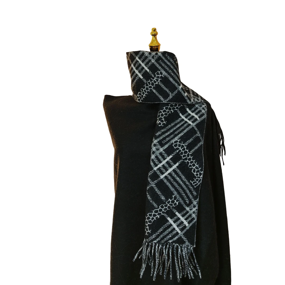 菱形蛇纹格双面提花小羊羔毛围巾软糯亲肤