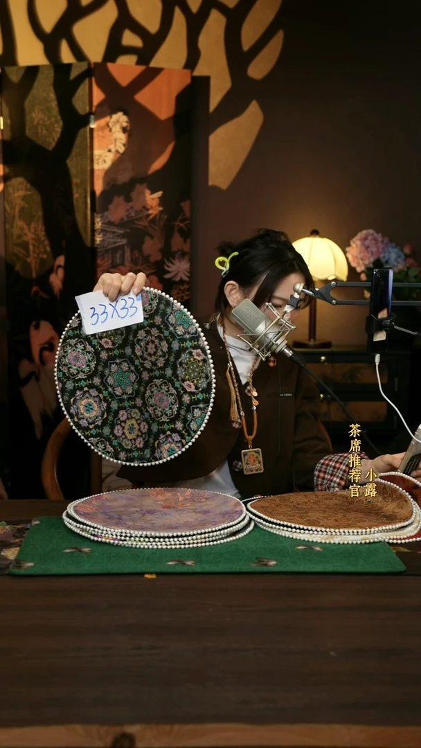 香云纱 珍珠圆形黑底绿团花