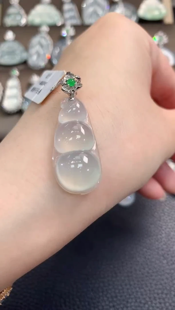 翡翠18K金镶嵌吊坠(不含链)春日珠宝 B36