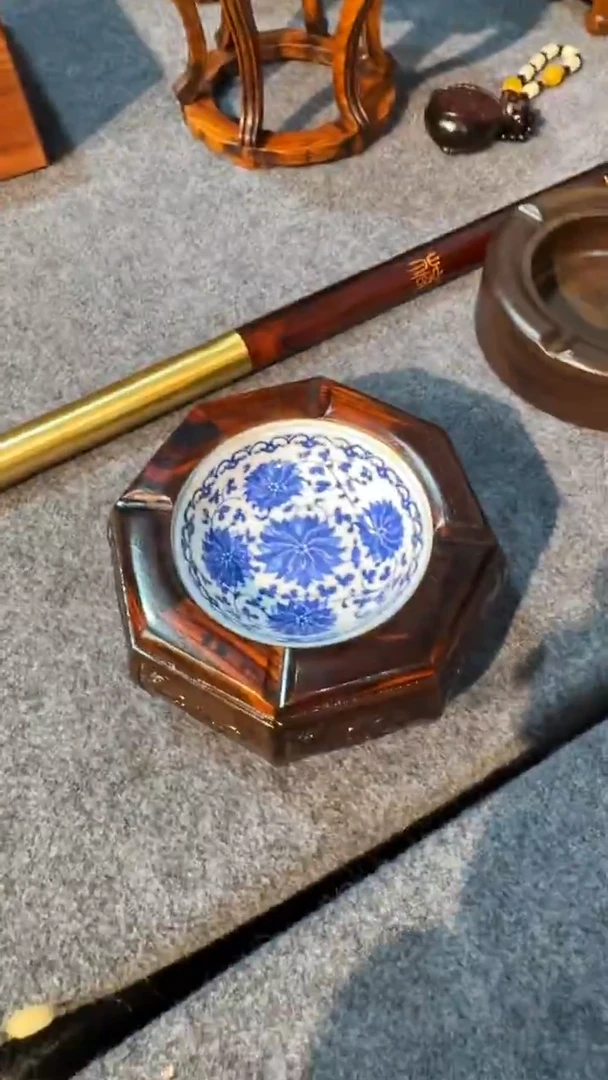 木福利           烟灰缸