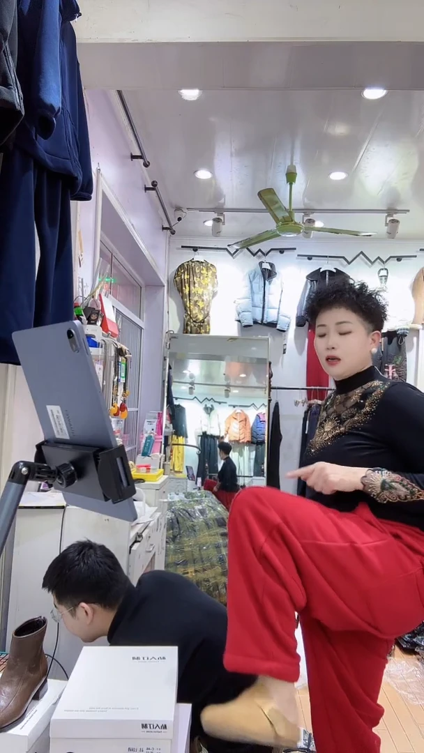 身上裤子这里下单！！！！！！